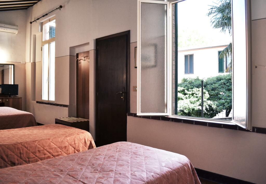 Hotel Arno Bellariva فلورنس الغرفة الصورة